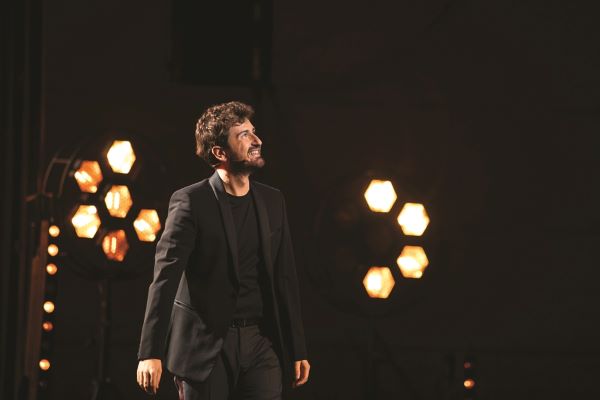 Alessandro Siani: dopo il successo del film parte l’Extra Libertà Live Tour 2024
