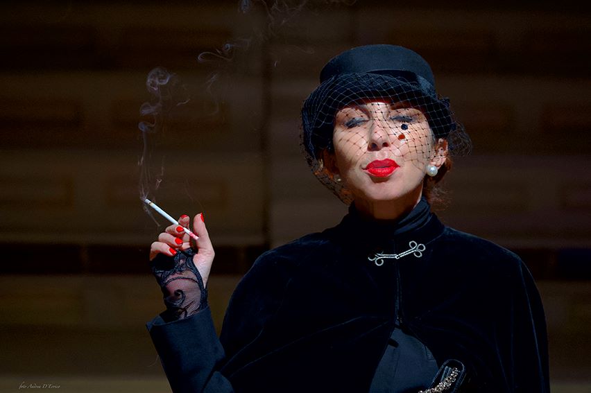 Donatella Busini a Wunderkammer con il suo monologo irriverente e irresistibile