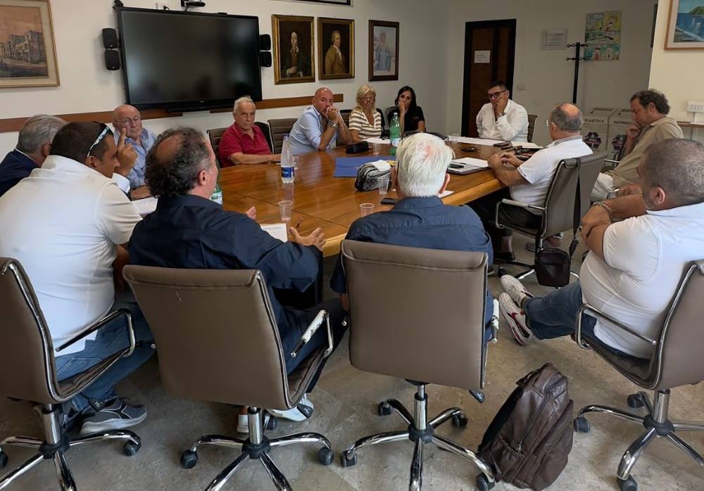 Pozzuoli: Amministrazione e sindacati uniti per il rilancio di commercio e imprese