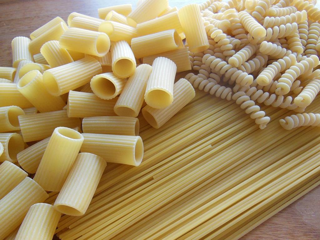World Pasta Day: Il culto della pasta con i legumi, dal calendario gastronomico alle ricette amate