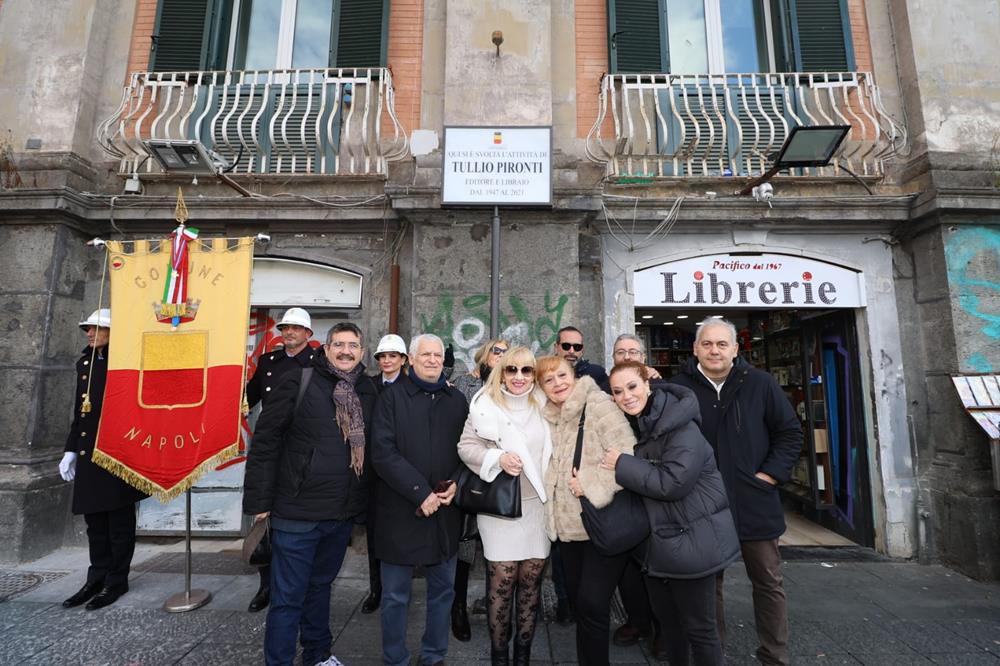 Napoli omaggia Tullio Pironti con una targa commemorativa in Piazza Dante