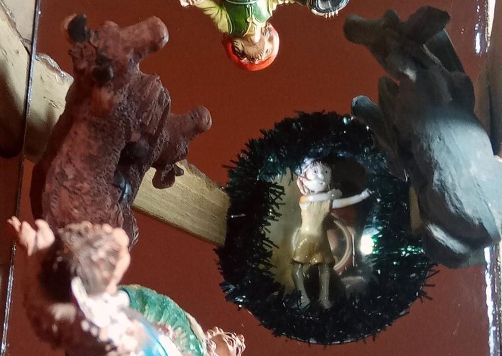 Presepe al femminile: la bambinella simboleggia la sofferenza nell’anno ‘nero’ dei femminicidi