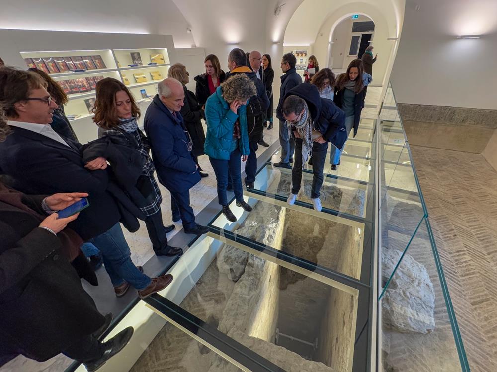 Palazzo Reale di Napoli, inaugurati gli spazi del bookshop e la mostra “Le ceramiche dei Viceré”