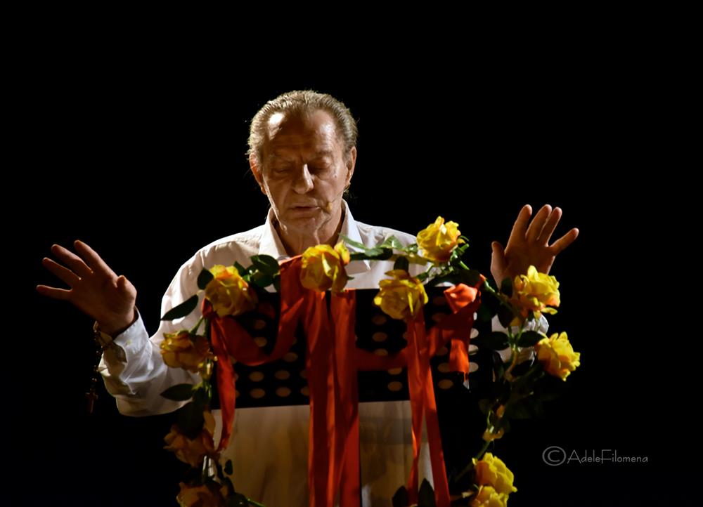 Tributo a Enzo Moscato: Napoli celebra un maestro del teatro contemporaneo