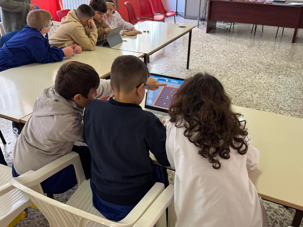 AI-LEAP: L’Intelligenza Artificiale per la scuola primaria, un successo a Napoli