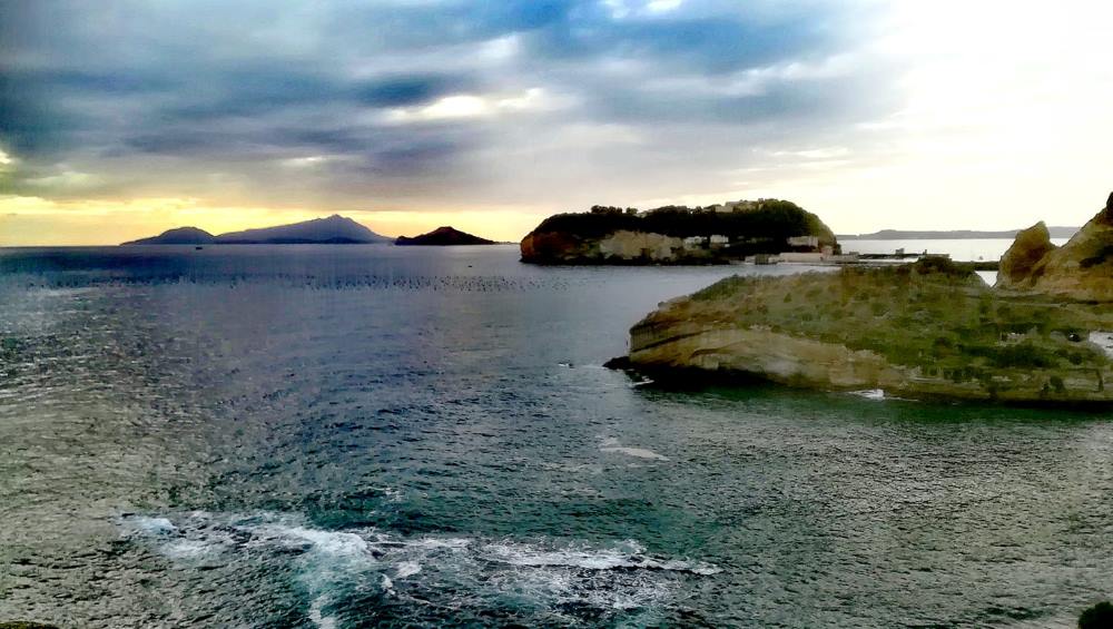 Terremoto nei Campi Flegrei: forte scossa di magnitudo 3.9 avvertita a Napoli e provincia