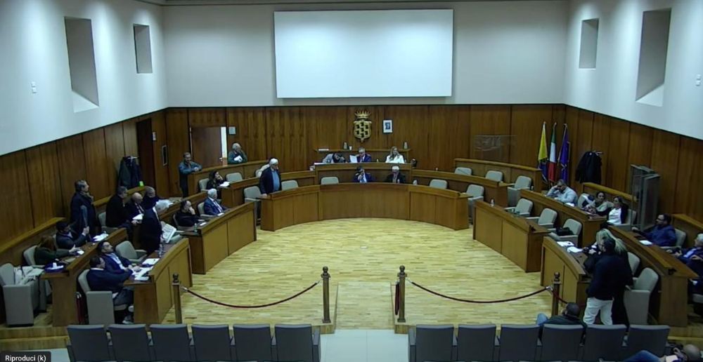 Pozzuoli unita contro l’emergenza bradisismo: il Consiglio comunale chiede misure al Governo