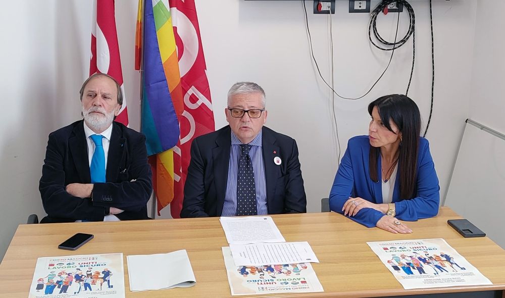 Primo Maggio 2025 a Napoli: Cgil, Cisl e Uil uniti in piazza Municipio per la sicurezza sul lavoro