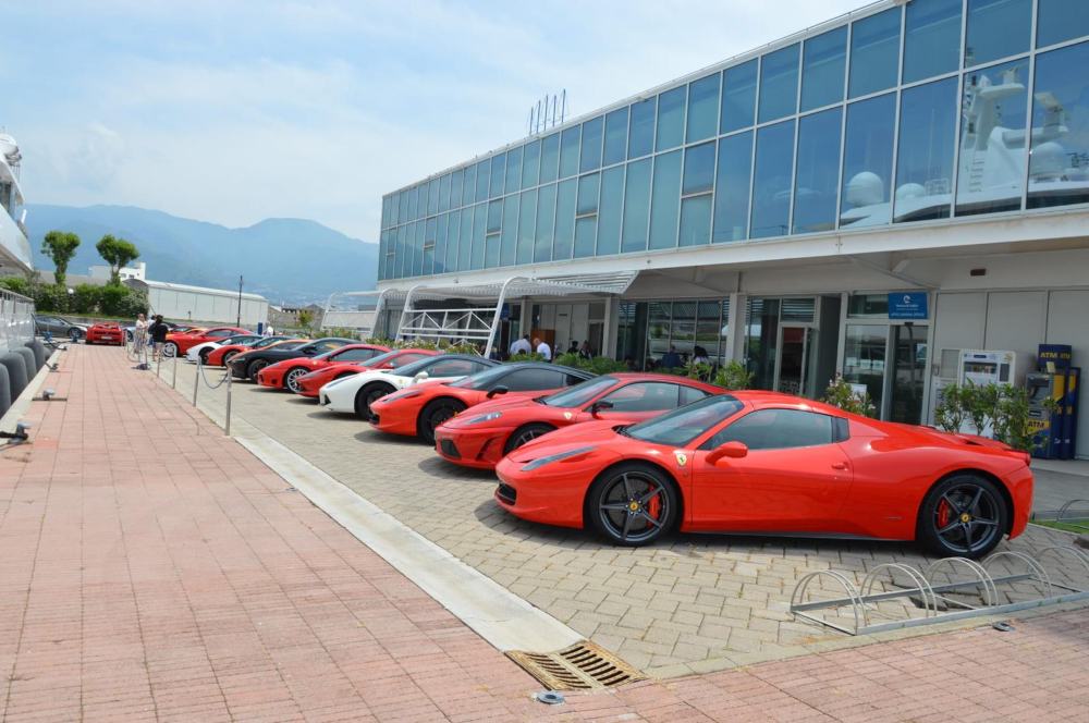 A Pompei e Caserta Ferrari, Lamborghini e Porsche protagoniste prima dell’Auto Moto Napoli Expo