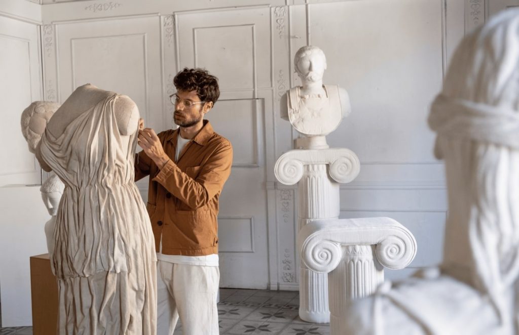 L’arte tessile di Sergio Roger l’8 maggio da Foqus con Instituto Cervantes e Accademia di Belle Arti