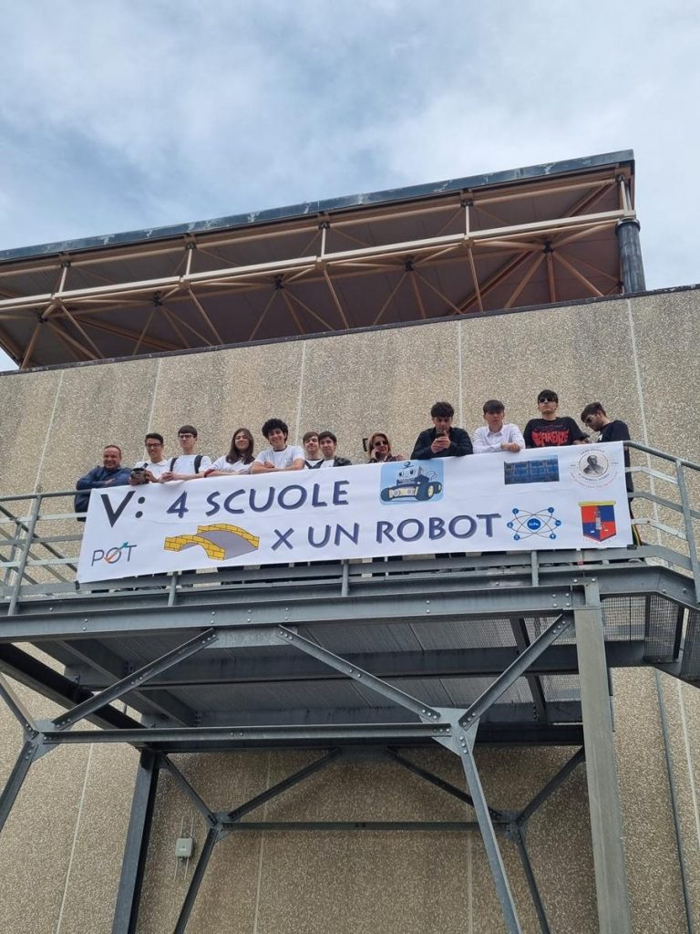 Aversa, studenti protagonisti a ‘4 Scuole x 1 Robot’: il futuro passa da qui, con ingegno e passione