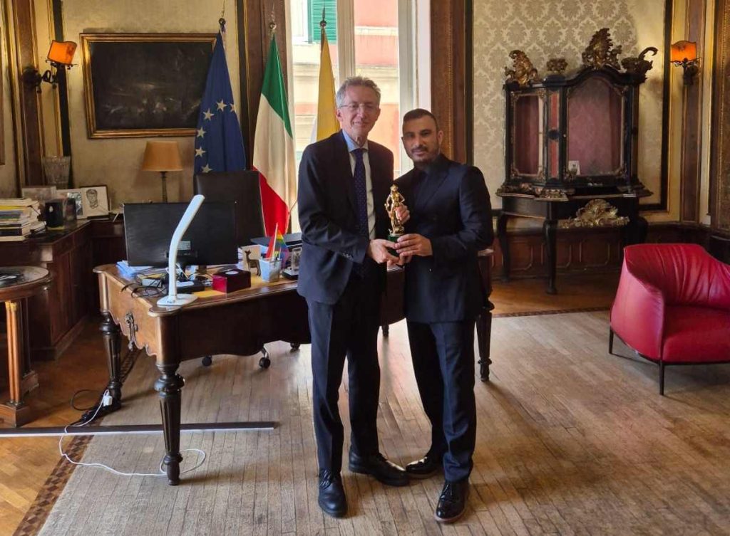 Francesco Di Leva premiato dal Sindaco di Napoli per il David di Donatello con ‘Familia’