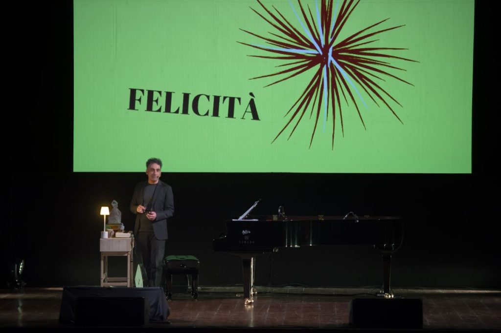 Antonio Fresa porta ‘L’Arte della Felicità’ a Napoli: musica, emozioni e parole in un libro da vivere