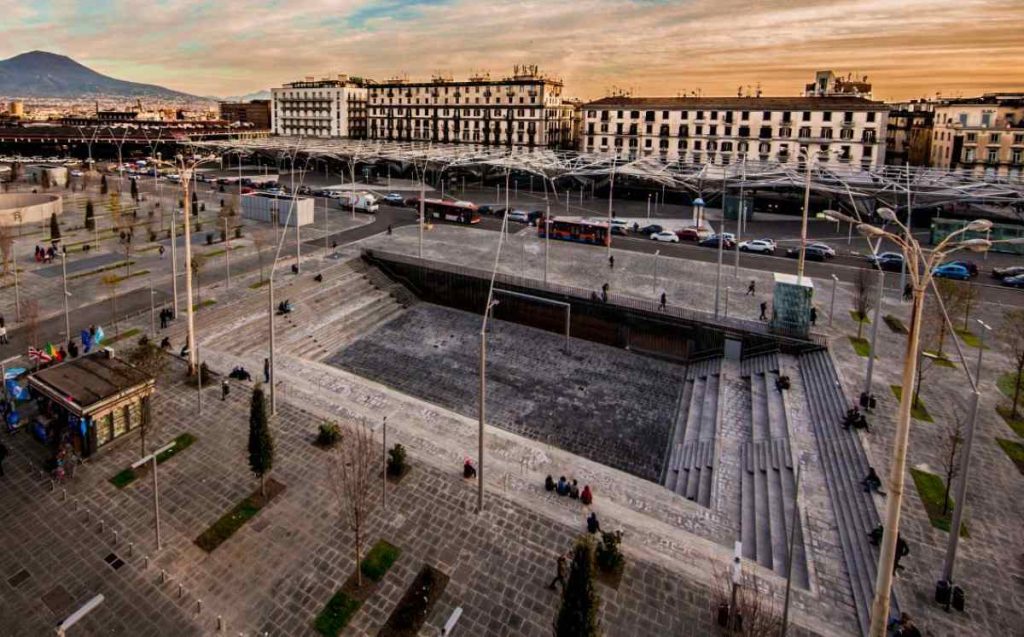 Napoli Fringe Festival 2025: concerti, performance e laboratori gratuiti nella Cavea di Piazza Garibaldi