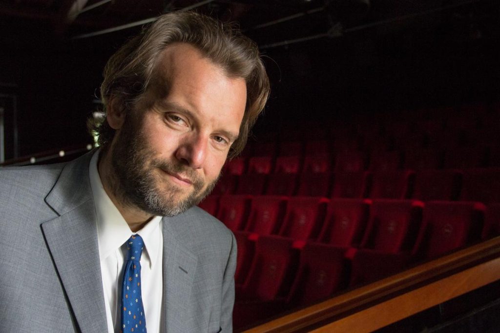 Segreti d’Autore 2025: vino cilentano, teatro d’amore, l’altra Gomorra e omaggio a Pino Daniele