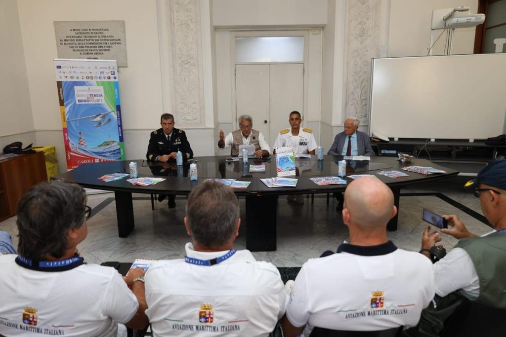 Spettacolare ammaraggio a Napoli: il GiDro 2025 porta gli idrovolanti davanti alla Rotonda Diaz