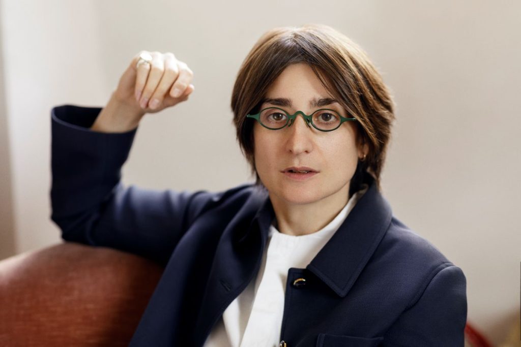 Chiara Valerio presenta ‘La fila alle poste’ a Napoli: alla Feltrinelli l’autrice del nuovo romanzo Sellerio