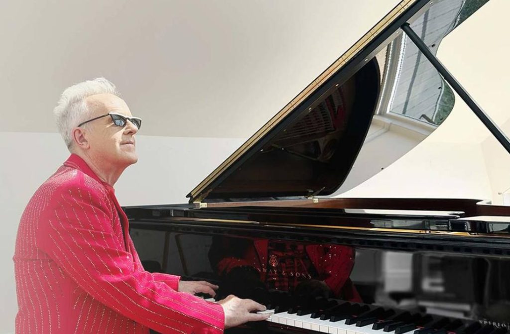 Anteprima Piano City Napoli 2025: Howard Jones in diretta dalla Steinway di Amburgo