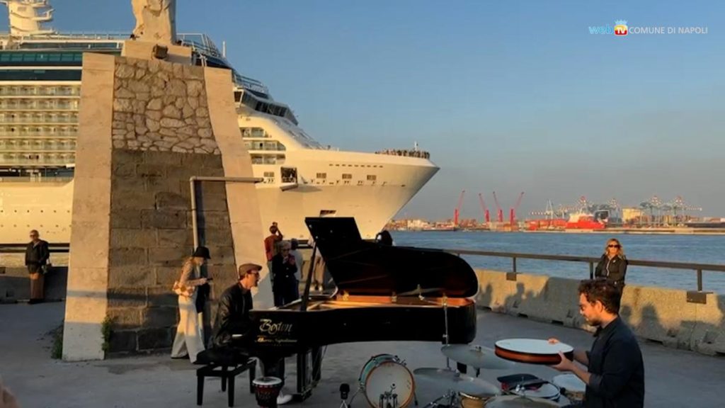 Piano City Napoli 2025: il festival dei 300 pianisti trasforma la città in un palcoscenico diffuso