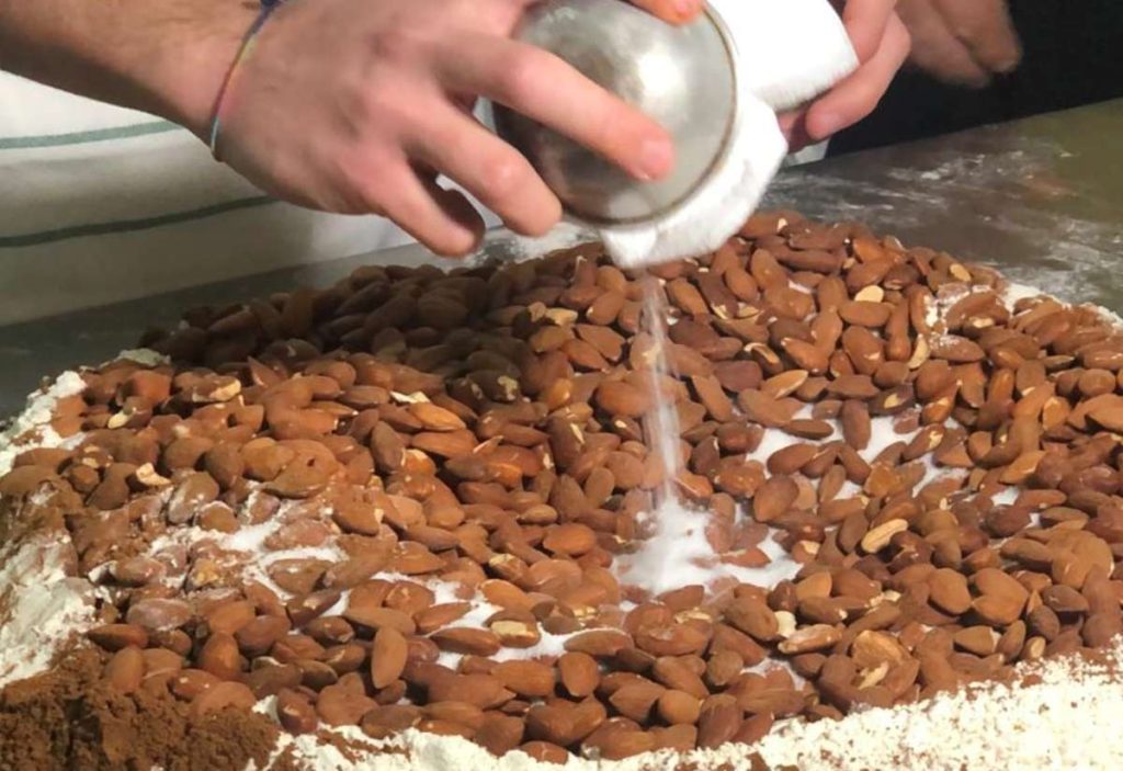 Pozzuoli, torna il RocCocò Fest: al Rione Terra arte, tradizione e il dolce simbolo del Natale napoletano