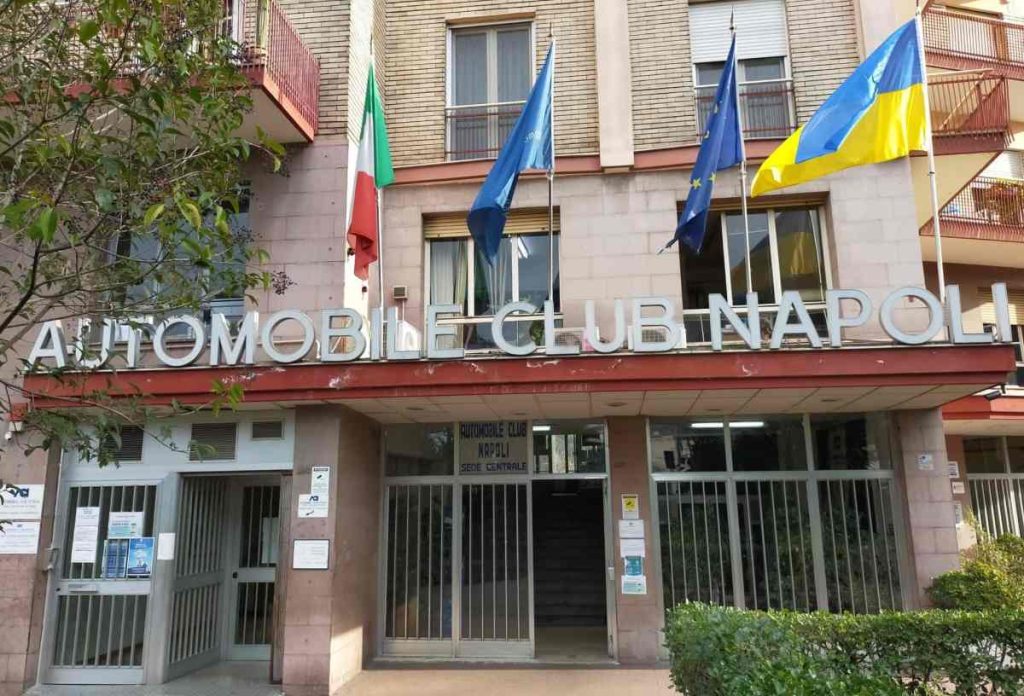 Scadenza bollo auto a Napoli: ACI potenzia gli sportelli con aperture pomeridiane e il sabato