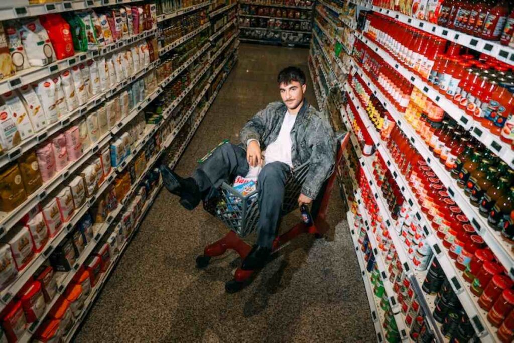 SANTACHIARA Minimarket: quando la musica diventa scaffale e il quotidiano si fa gesto artistico