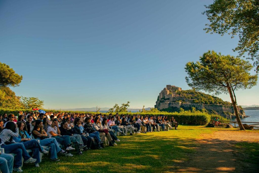 Ischia, l’appello dei filosofi accende l’allarme sulla libertà: al via l’IN-Philosophy Festival 2026
