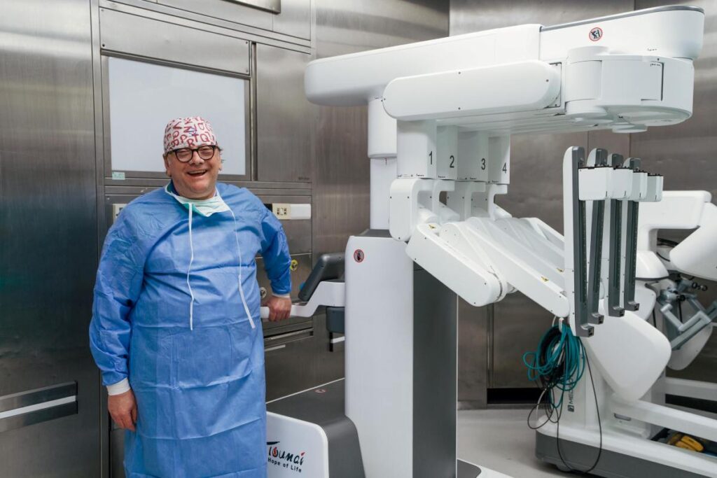 Clinica Mediterranea: chirurgia mininvasiva, primo intervento in Campania con il robot Toumai