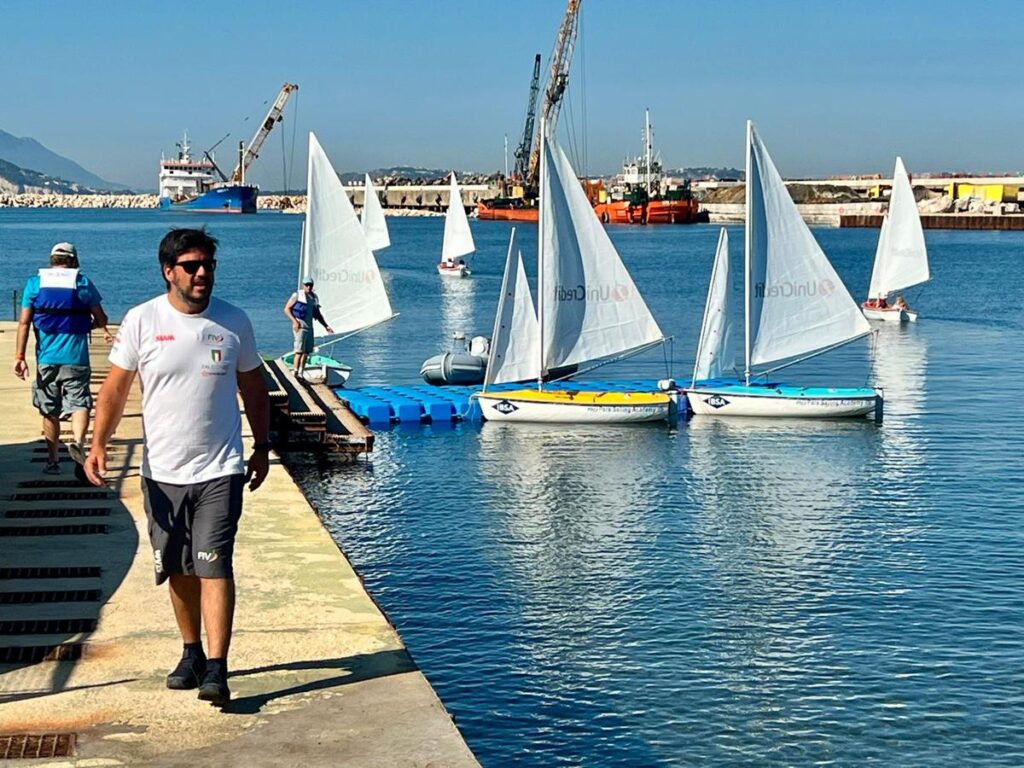 Vela inclusiva a Napoli: Navigare insieme chiude al Circolo ILVA Bagnoli con 188 ragazzi