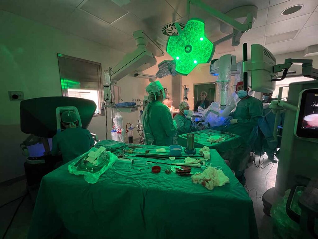 Ospedale San Paolo, primo intervento con il Robot Da Vinci: nuova era per l’Urologia a Napoli