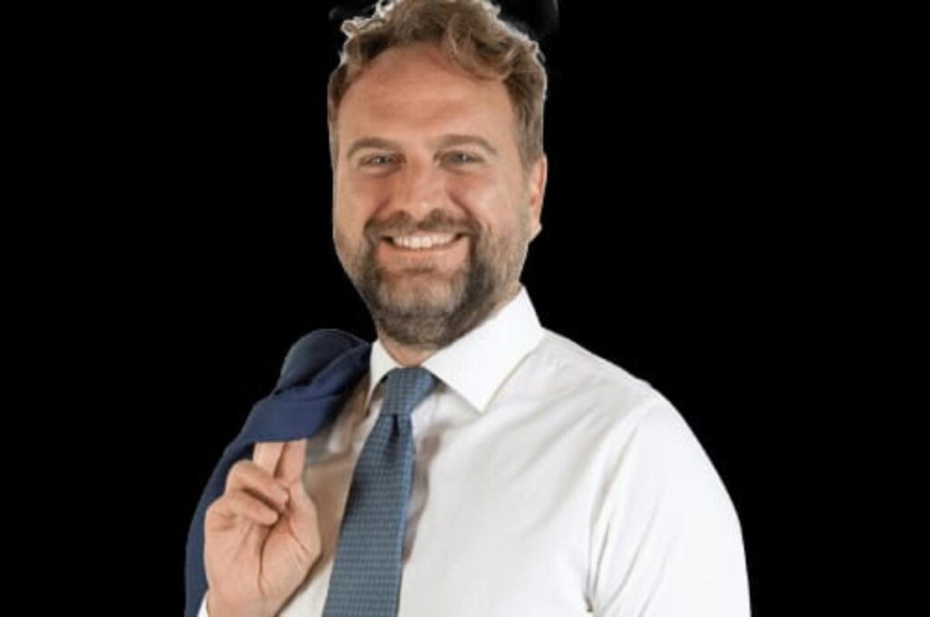 Colpo di coda / Calcio in campo per una partita speciale: parla Lucio Pengue di Radio Kiss Kiss