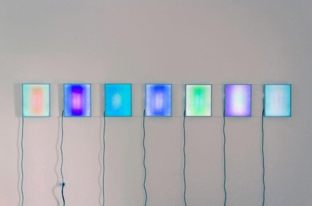 Davide Maria Coltro a Napoli con ‘Segni Mediali’: la pittura incontra tecnologia, luce e tempo