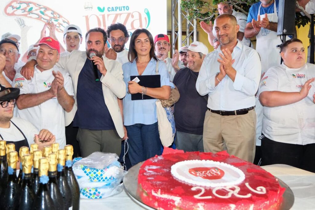 Pizza a Vico 2026 da record: 45 mila fette servite e 2.250 metri della specialità di Vico Equense