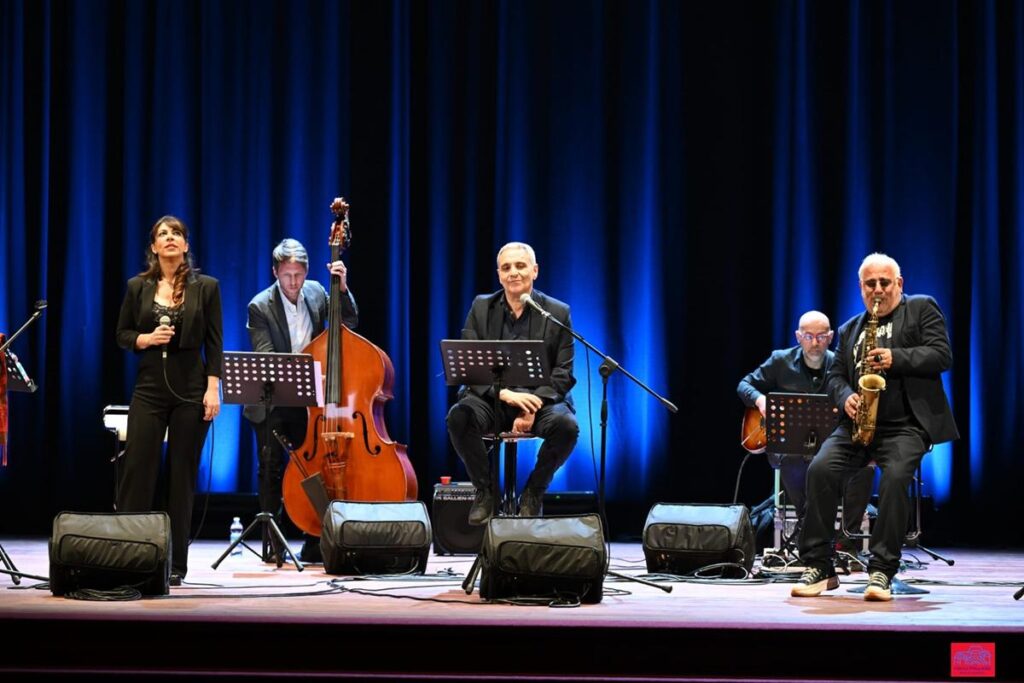 Passione a Bagnoli con Maurizio de Giovanni per ‘Viva la strada’