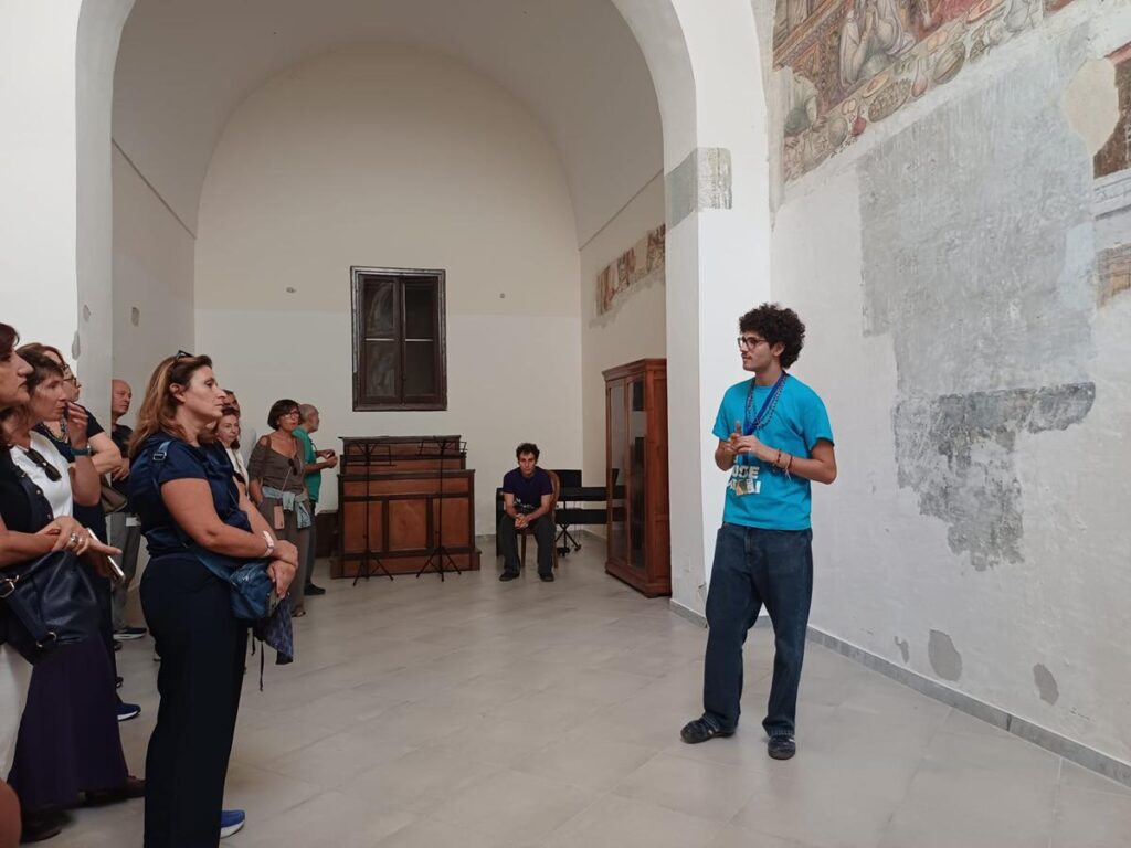 Al Liceo Vittorio Emanuele II-Garibaldi riaffiora un affresco del Cinquecento: il restauro proseguirà